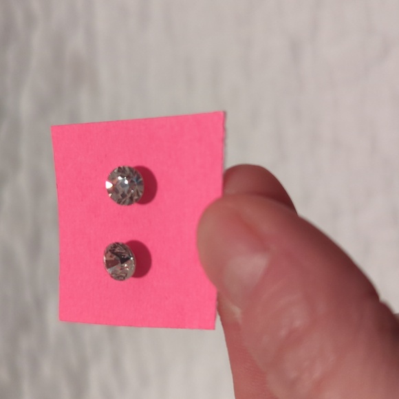 2x pairs of studs - Picture 2 of 3